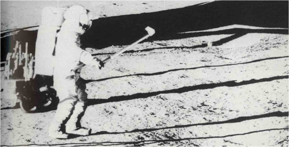 Resultado de imagen para alan shepard golf on the moon